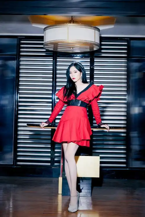 腾讯视频星光大赏#今日是热情似火的红衣少女@张紫宁zining,在doki