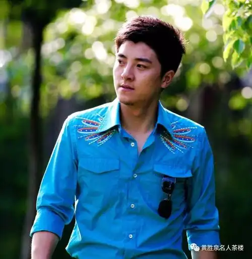 特邀嘉宾著名青年歌唱家黄训国