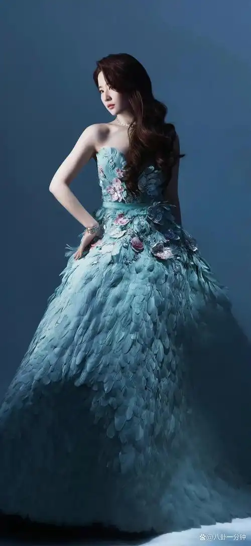 刘亦菲:微博之夜的孔雀公主