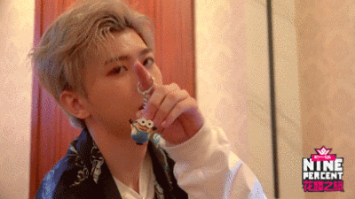 蔡徐坤小黄人水杯 - 堆糖,美图壁纸兴趣社区