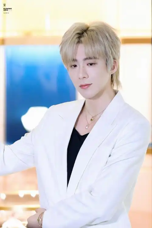 摩登兄弟超话#刘宇宁宝曼兰朵品牌大使#/20230724  上海宝曼兰朵活动