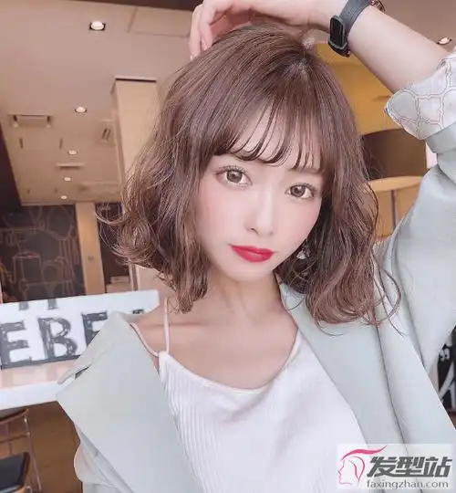 瘦脸减龄蛋卷头推荐时尚小姐姐必备烫发