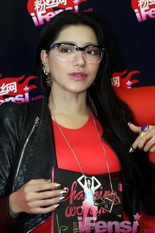 回顾超女冠军江映蓉:整容失败后遭非议,人气下滑的她如今怎样?