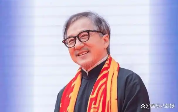 成龙近照曝光70岁仍活跃荧屏现场不忘互动网友直呼太心疼