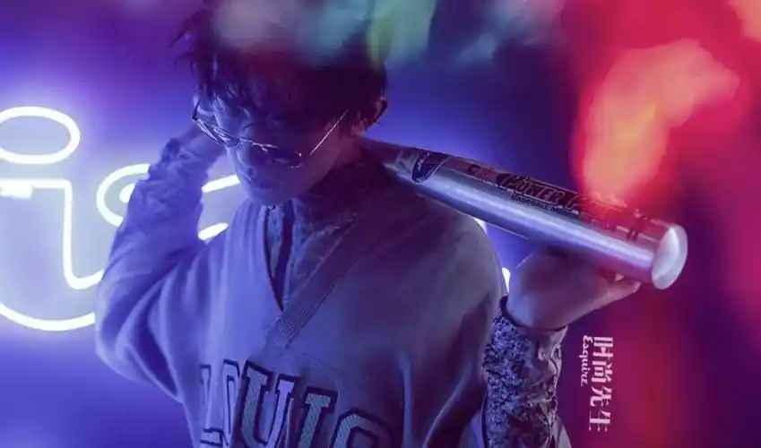 解锁易烊千玺新镜造型