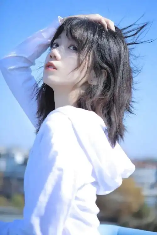 冷白皮路人美女气质清冷写真