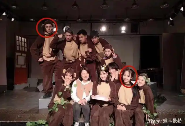 秦牛正威和吴磊是同班同学