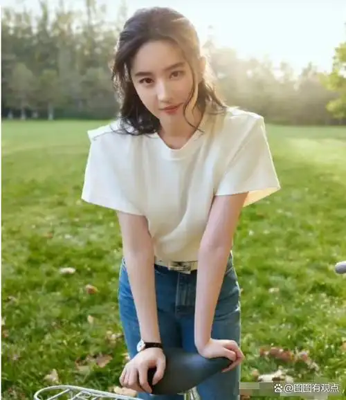 神仙姐姐小龙女刘亦菲的白衬衫牛仔穿搭