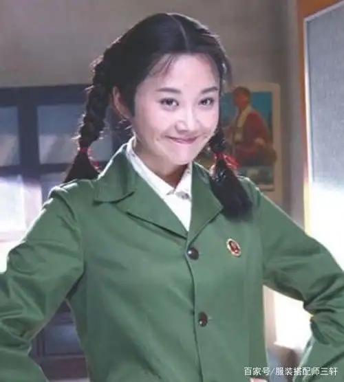 当女明星穿上军装,梅婷显得娇俏可人,林青霞诠释英姿飒爽