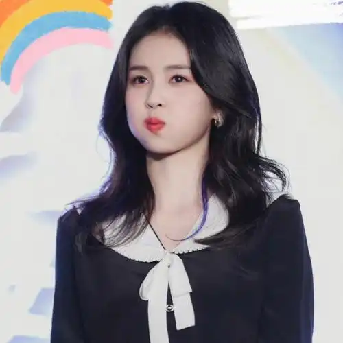 白鹿鹿嘟嘟嘴真滴好可耐