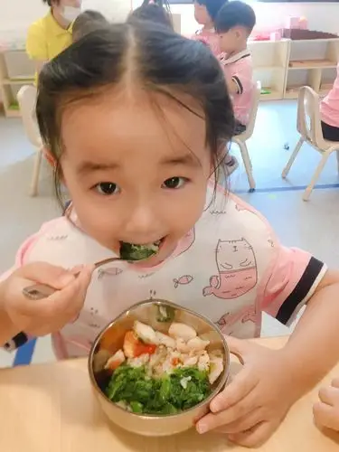 我会大口吃饭啦