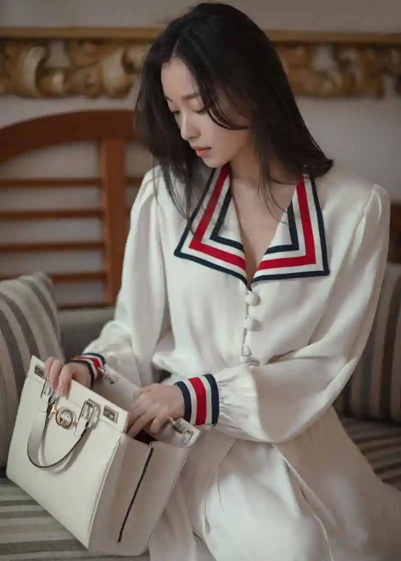 倪妮出席米兰时装周百变造型展现多重魅力