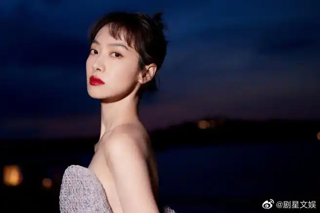 宋茜礼服搭拖鞋##宋茜财阀千金感