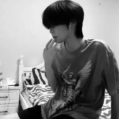 ins风超酷精美男生头像帅气真人