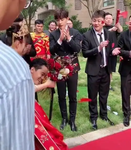 身高185cm的邓伦体重130斤分享保持身材方法网友真自律