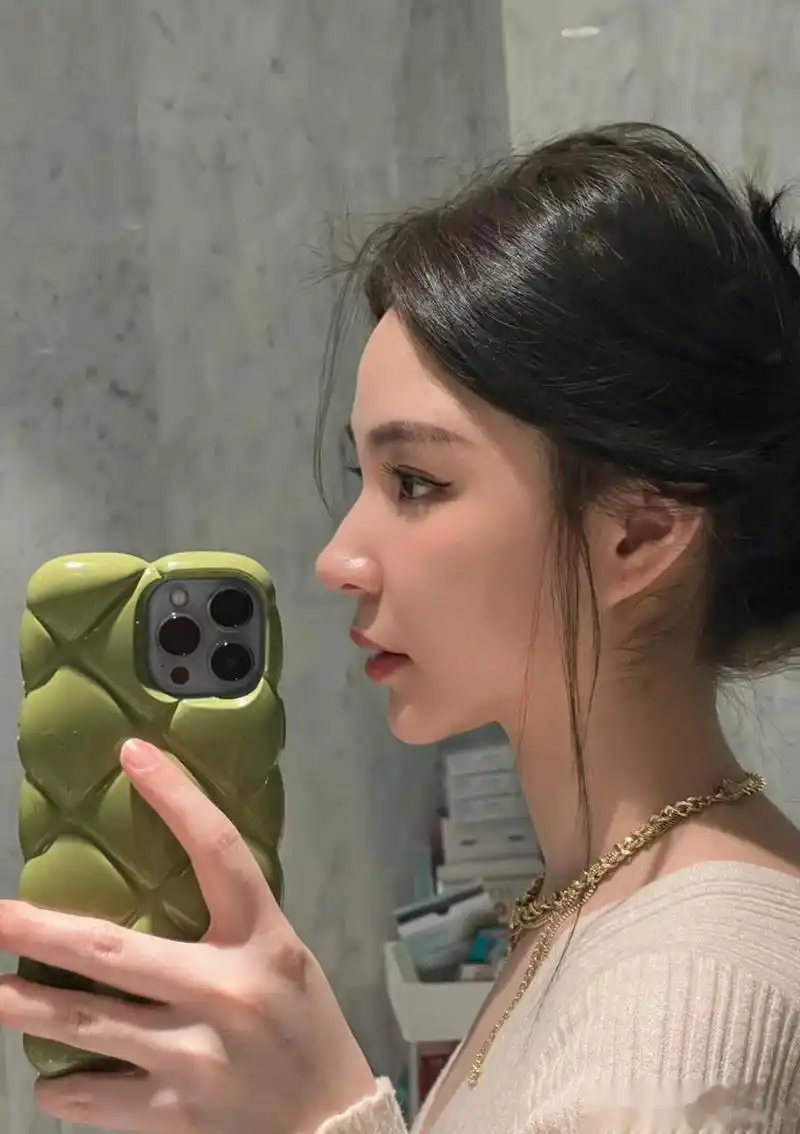 雪梨很努力在变美女 雪梨小号承认整容了