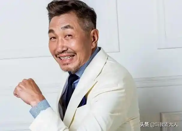 老戏骨杜源:娶4岁就认识的女孩,38年0绯闻,成为最痴情的男演员