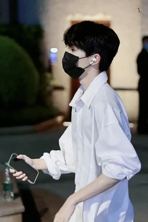 工作人员假扮马嘉祺,张真源严浩翔打掩护,却因两个细节露馅了