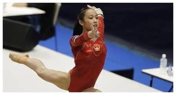 胡兵的腹肌,彭于晏的胸,黄立行的屁股,这些"老男人"也太顶了_科比