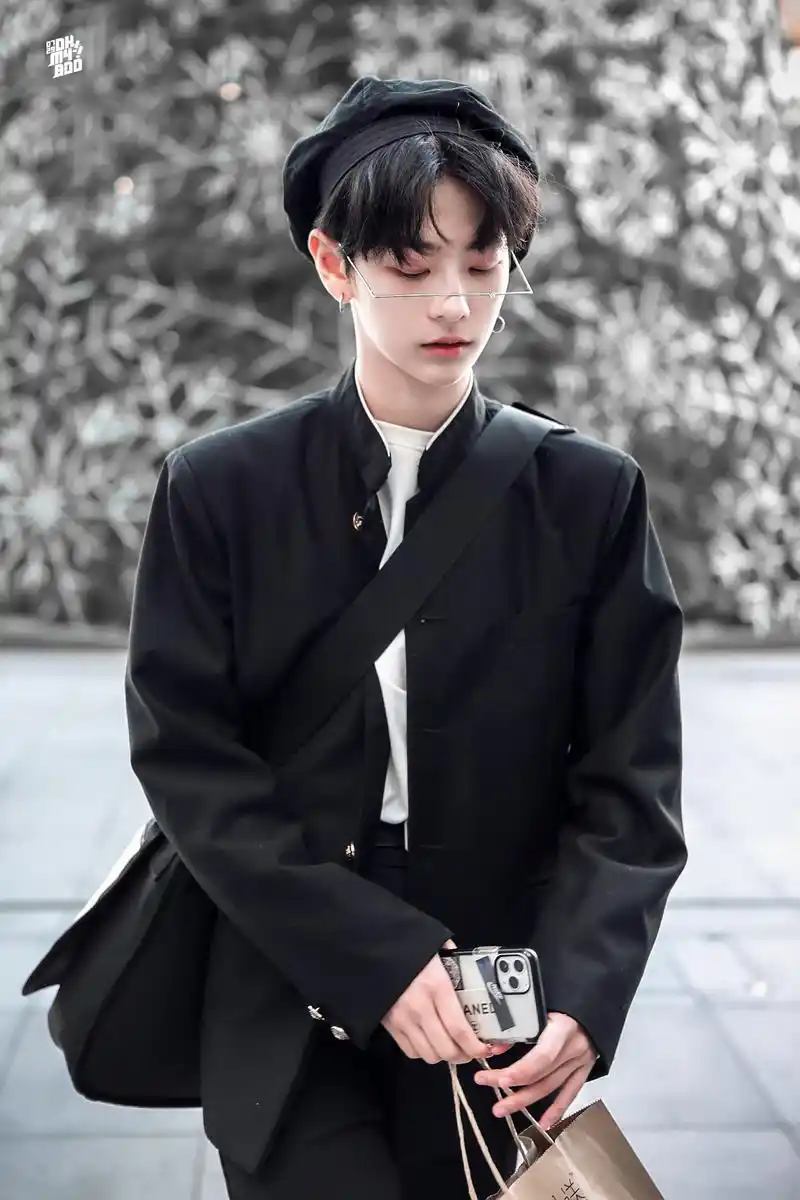 这么帅居然是个女孩子?嘉行艺人刘梦火上热搜,穿搭比男生还酷