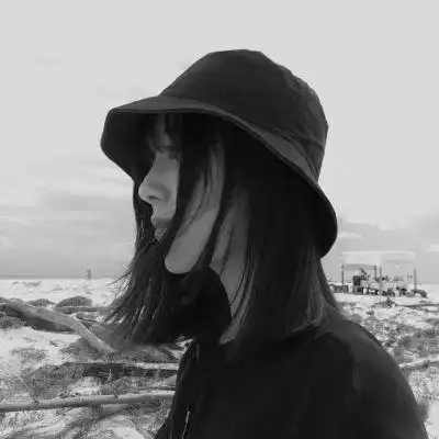 治愈系冷酷又安静超好看的美女头像最新黑白