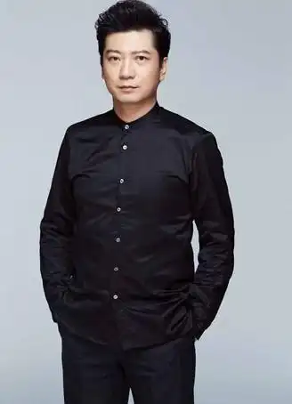 你就会记起来,他曾经在2014年的时候出演了《大丈夫》中的任大伟才被