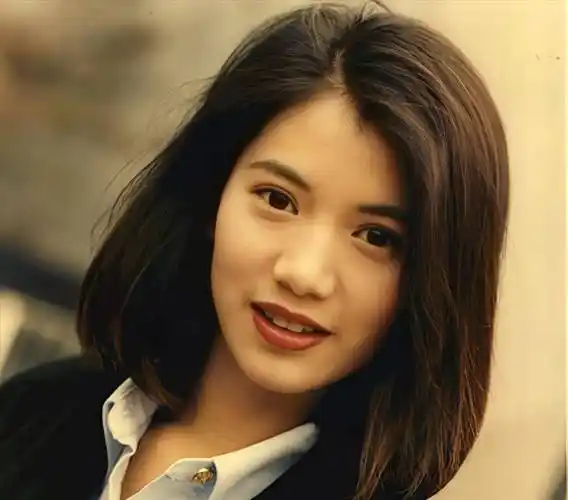 袁咏仪:19岁夺得港姐冠军,与张智霖携手30年,神仙爱情让人羡慕_成龙