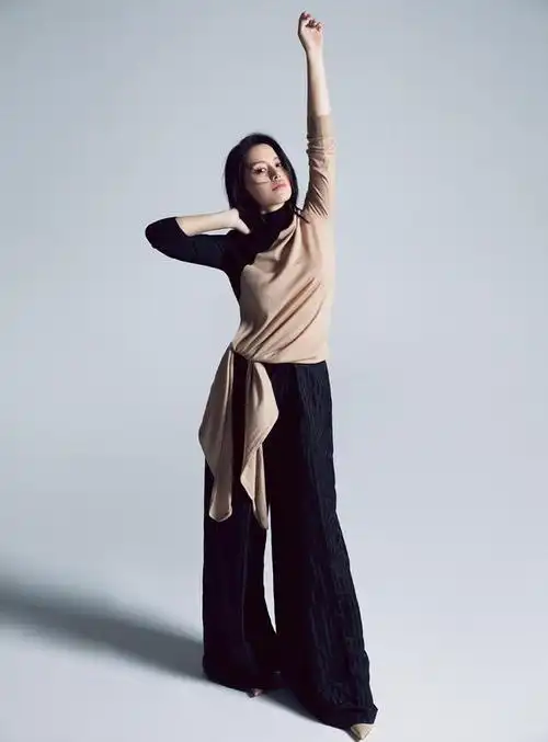 王力可最新写真彰显慵懒风格 "氧气女神"唱响正能量赞歌