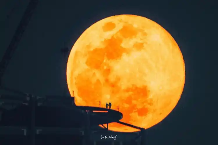 这些年用长焦镜头拍过的日和月大多数都是在家乡南宁拍的