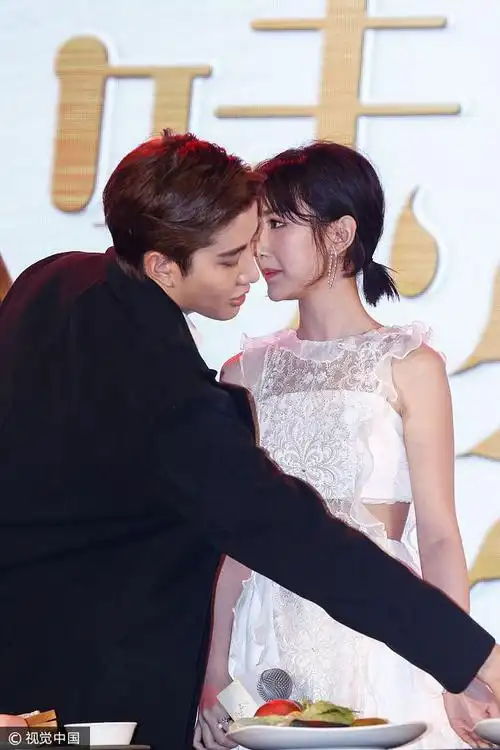 花式虐汪!毛晓彤获泰星mike"背后搂"暧昧擦嘴 捏脸喂食变"野蛮女友"