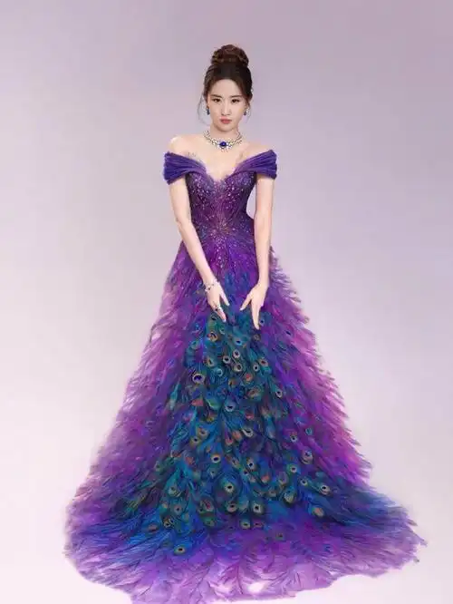 网友给刘亦菲p的孔雀公主裙