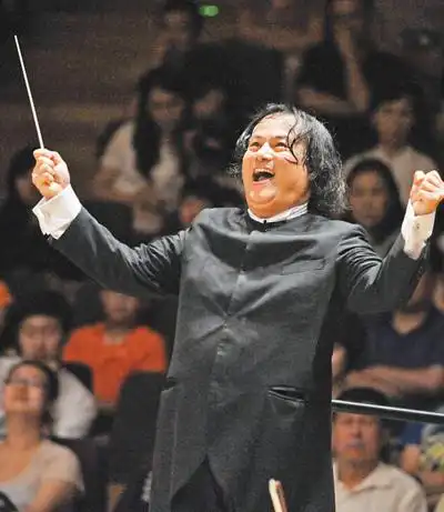 第一个出场的指挥家就是汤沐海(见图