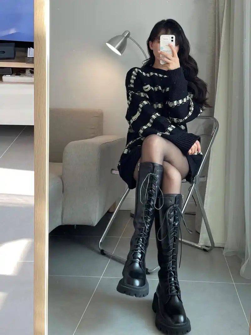 黄黑皮穿搭|黑丝77长筒靴的酷女孩穿搭 7915look1 毛衣:next