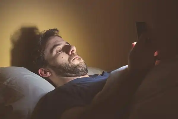 从不熬夜学习的你为何熬夜追剧打游戏