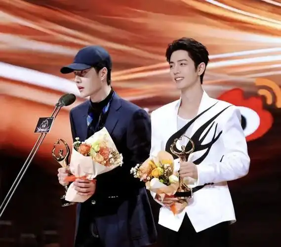 同为顶流,26岁王一博和32岁肖战对比,差距一目了然|马丽|乐器|cp粉