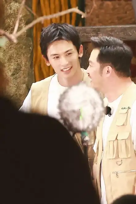 张哲瀚许凯同框登上网络热搜了咋啦