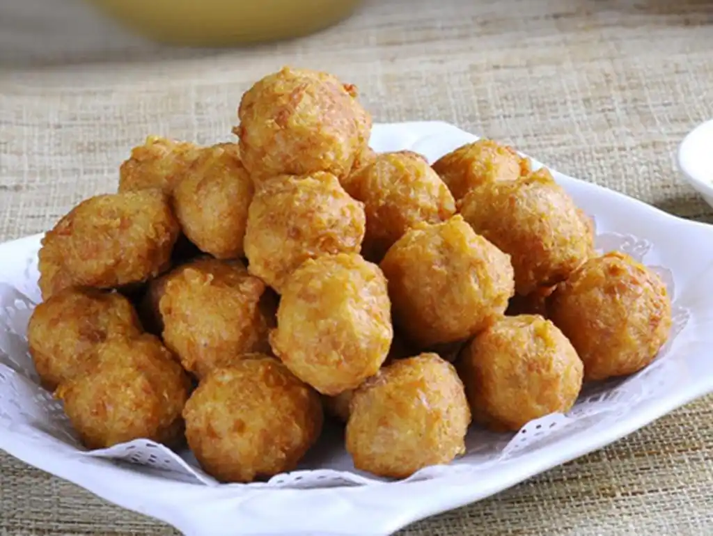 炸肉丸子时,先别急着下锅,牢记3点,炸好的丸子香脆可口不回软