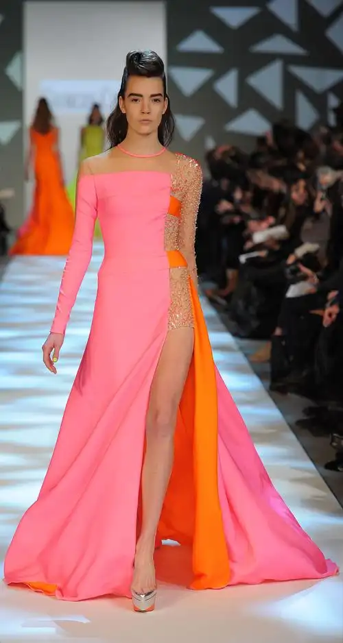 本季的georges chakra徜徉在色彩的海洋,服装设计幽雅大方,色彩华丽而