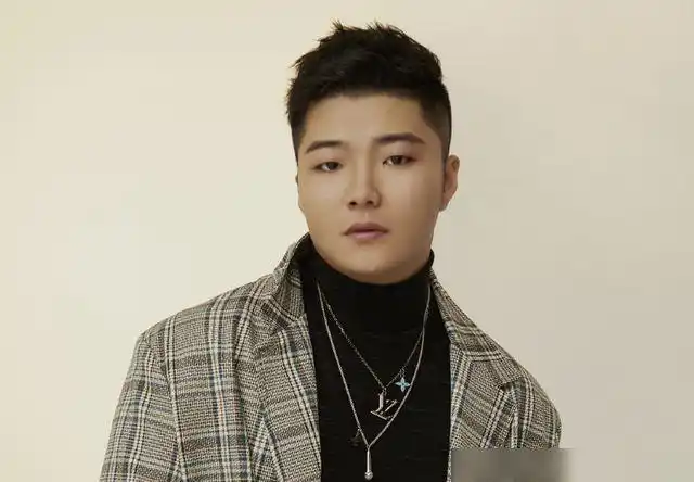 近日,白小白便开播辟谣,澄清道:我对这件事情(结婚生子的传言)已经