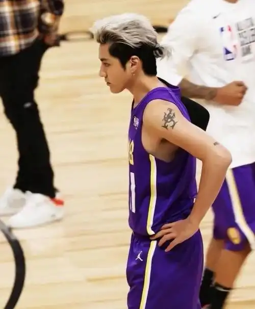 吴亦凡纹身惨遭中国作家怒怼