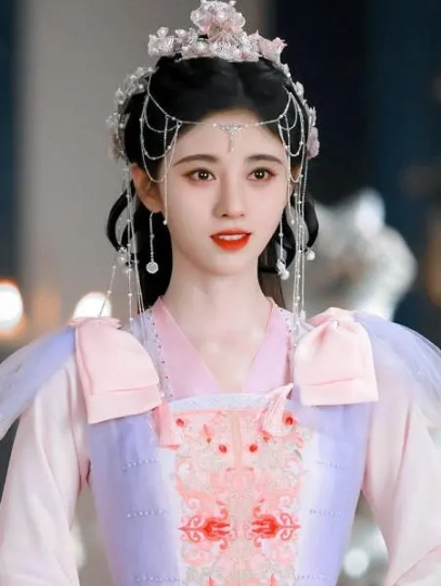 鞠婧祎超常发挥古装t台秀赏心悦目今年最洗眼的古装剧