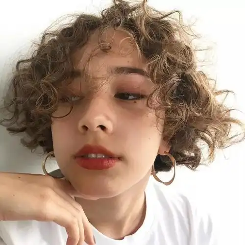 暖冬羊毛卷短发