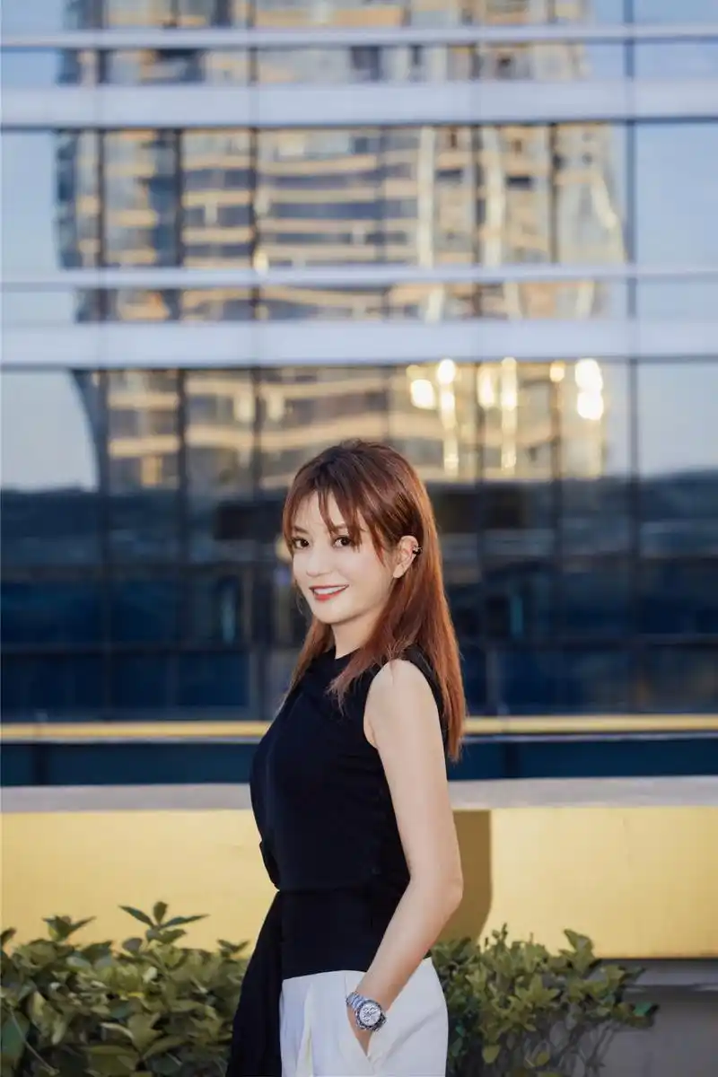 43岁赵薇偏爱黑白配简约高级更时髦一起get