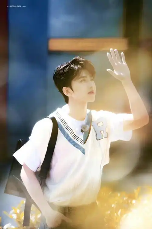 蔡徐坤奔跑吧学院风路透