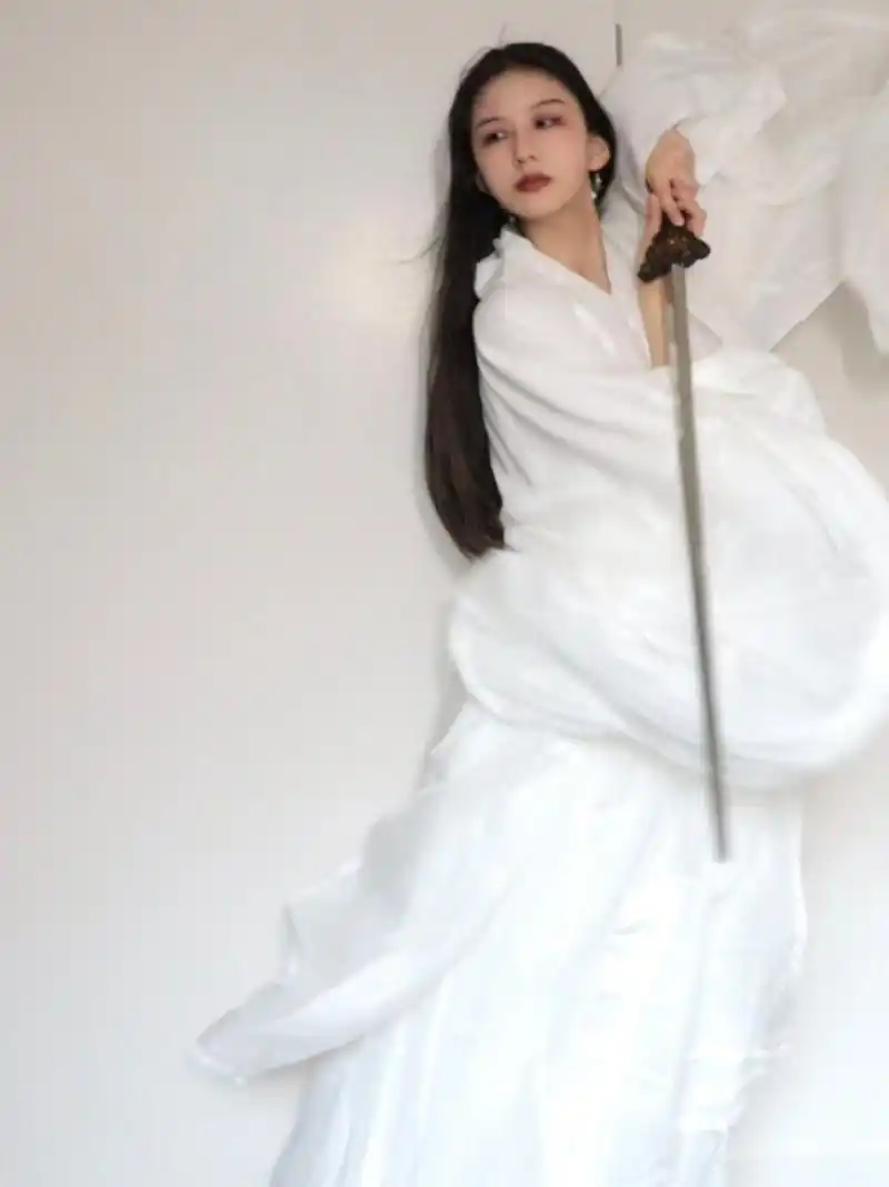 【古风拍照姿势3】武侠舞剑 大师姐动作教程 想不到amazon上居然找到