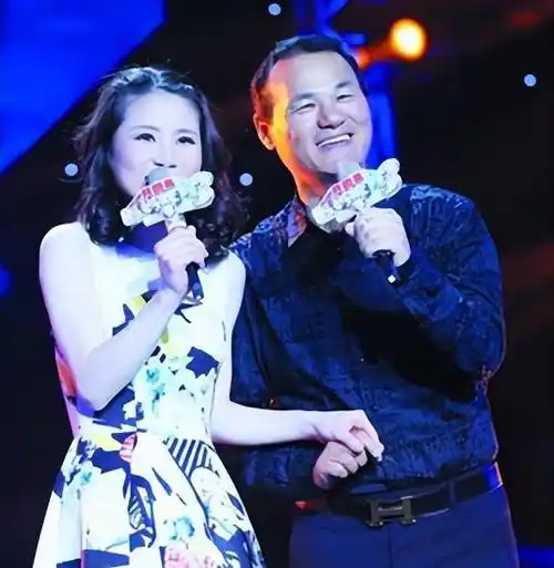 2023年,张也曾跟香港著名导演关锦鹏传出过绯闻.