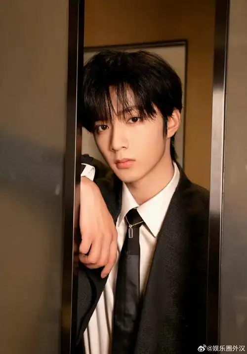 刘耀文岳父想代替酱板鸭同台##刘耀文泼天的酱板鸭后续##宋亚轩