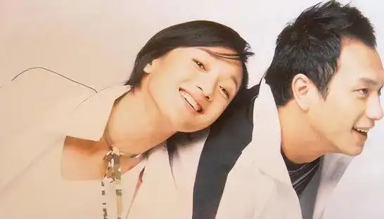 一提到周迅,不由得会让人联想到她在电影《红高粱》中与朱亚文的精彩