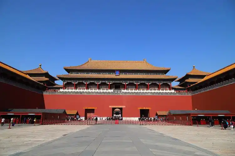 4,午门是故宫的正门.俗称五凤楼.