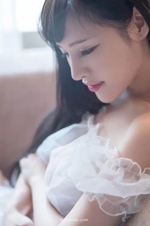 宅男女神真的很美-白皙美胸长腿美女曾真性感黑丝睡裙私房写真图片(三